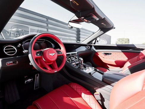 Used 2023 Bentley Continental GT Azure image 2