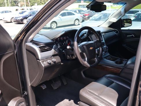 Used 2020 Chevrolet Suburban LT AWD/4WD image 8