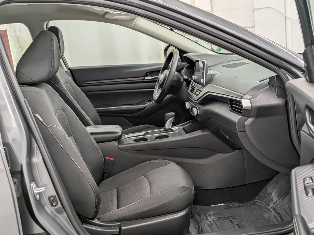 Used 2025 Nissan Altima 2.5 SV FWD image 21