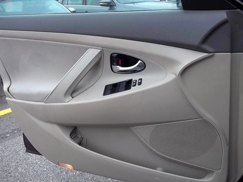 Used 2009 Toyota Camry LE FWD image 13
