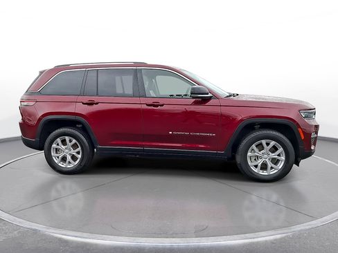 Used 2023 Jeep Grand Cherokee Limited w/ Luxury Tech Group II AWD/4WD image 9