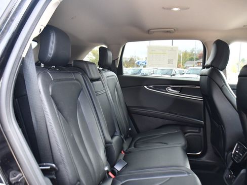 Used 2022 Lincoln Nautilus AWD w/ Premium Package image 17