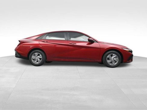 Certified 2026 Hyundai Elantra SE FWD image 37
