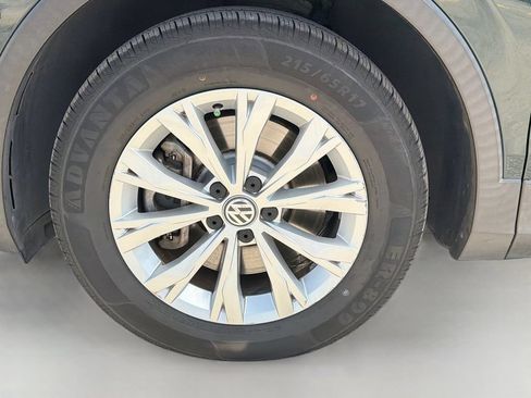Used 2019 Volkswagen Tiguan SE w/ Panoramic Sunroof Package FWD image 41