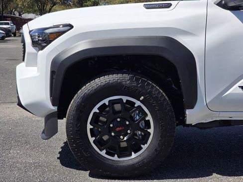 Certified 2025 Toyota Tacoma TRD Off-Road w/ TRD Off Road Upgrade Package AWD/4WD image 7