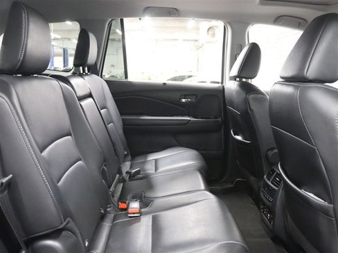 Used 2018 Honda Pilot Touring image 18