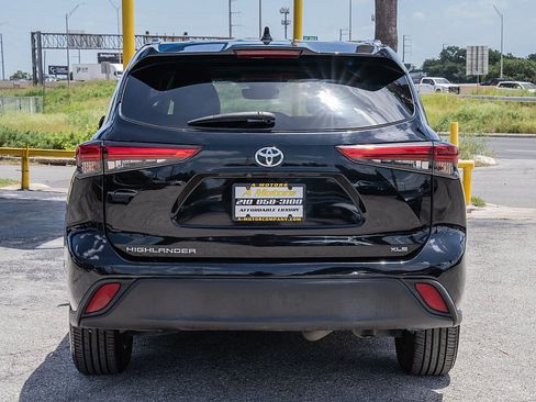 Used 2020 Toyota Highlander XLE FWD image 6