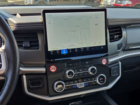 Used 2024 Ford Expedition Max XLT image 27