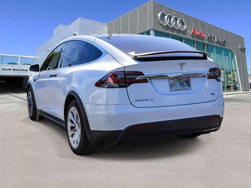 Used 2018 Tesla Model X 75D AWD/4WD image 2