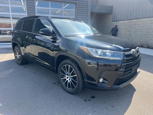 Used 2017 Toyota Highlander SE image 3