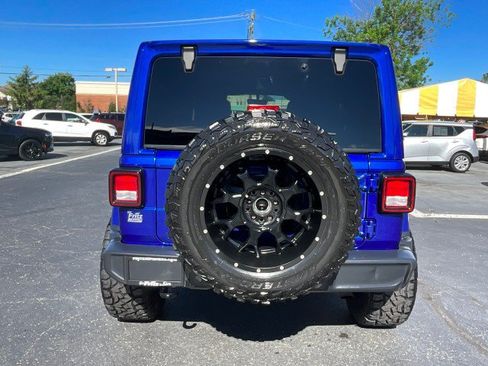 Used 2019 Jeep Wrangler Unlimited Sahara w/ Uconnect 4C Nav & Sound Group AWD/4WD image 6