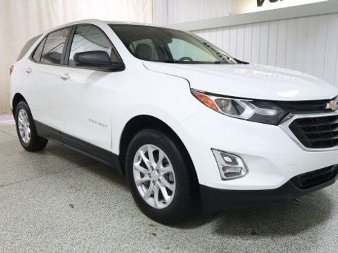 Used 2020 Chevrolet Equinox LS w/ LS Convenience Package AWD/4WD image 5