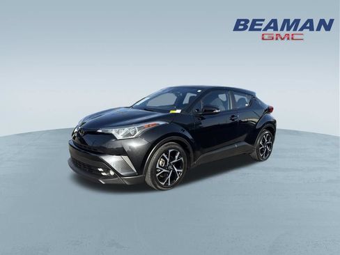 Used 2018 Toyota C-HR XLE FWD image 3