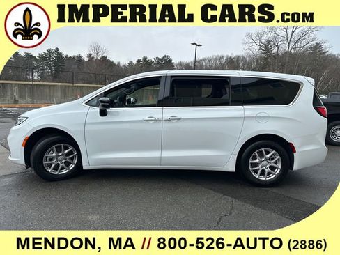 New 2026 Chrysler Pacifica Select image 6