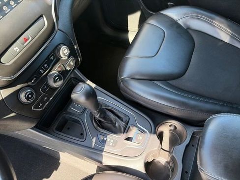 Used 2020 Jeep Cherokee Latitude Plus w/ Cold Weather Group FWD image 51