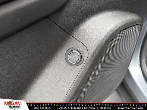 Used 2022 GMC Acadia SLE w/ Driver Convenience Package image 12