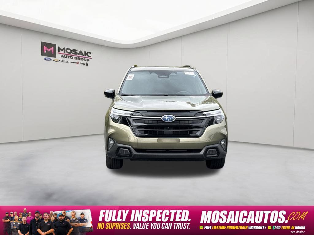 Used 2025 Subaru Forester Touring AWD/4WD image 2