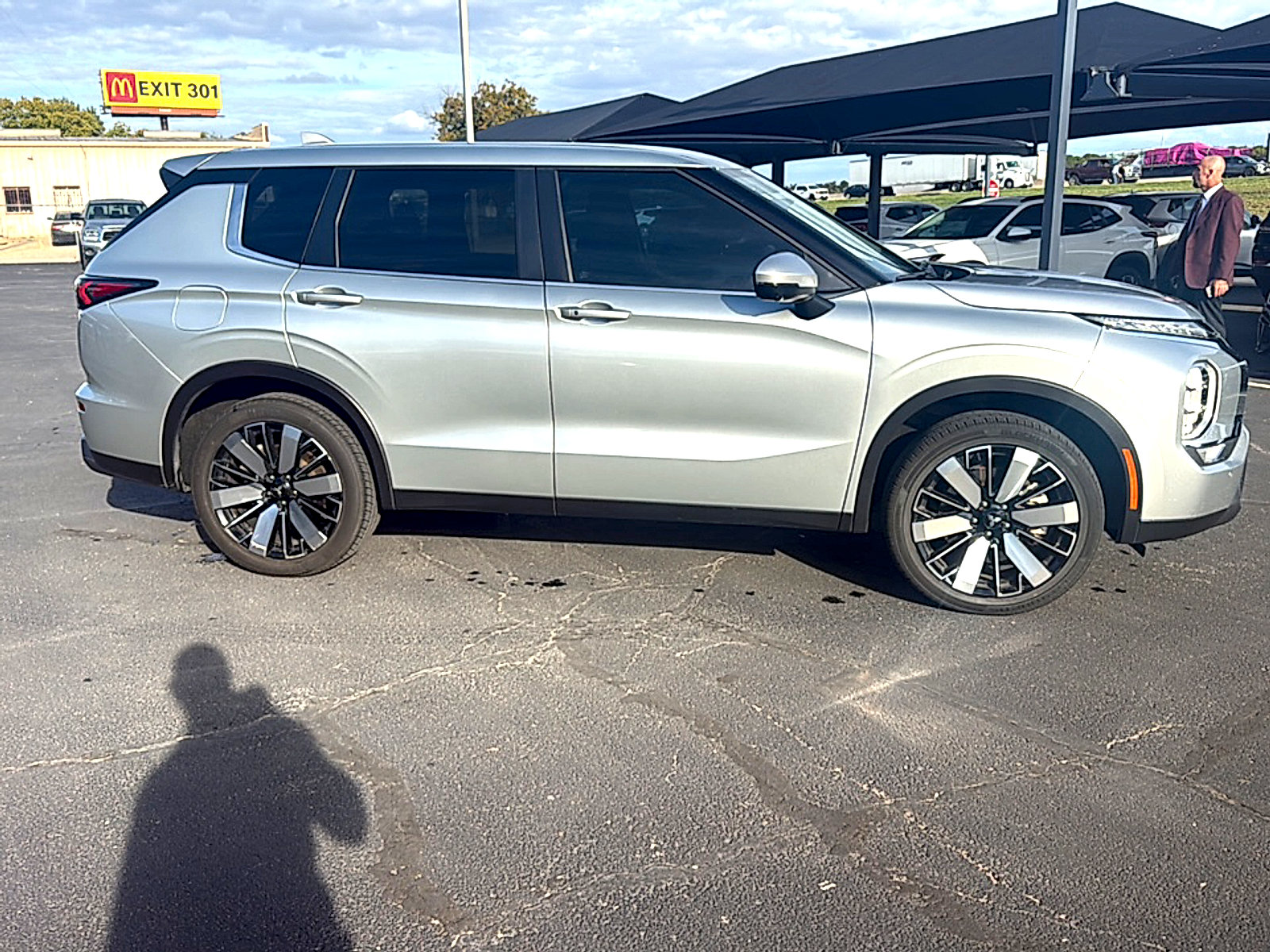 Used 2025 Mitsubishi Outlander SE FWD image 3