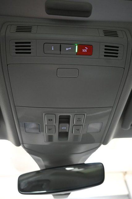 Used 2026 Volkswagen Jetta SE FWD image 36