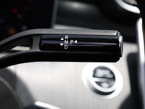 Used 2025 Mercedes-Benz C 300 Sedan image 40