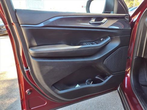 Used 2023 Jeep Grand Cherokee Laredo w/ Luxury Tech Group I image 14