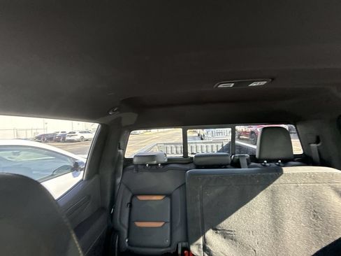 Used 2022 GMC Sierra 1500 AT4 w/ AT4 Preferred Package AWD/4WD image 11