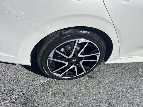 New 2025 Nissan Sentra SR w/ SR Premium Package FWD image 23
