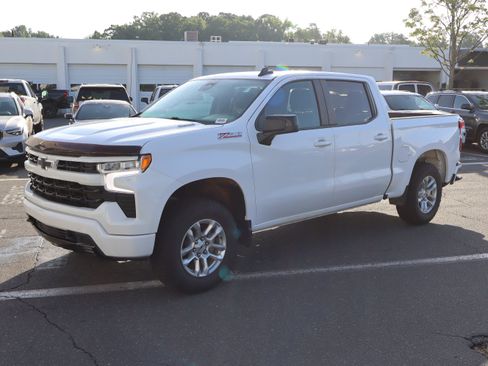 Used 2023 Chevrolet Silverado 1500 RST w/ Z71 Off-Road Package AWD/4WD image 5