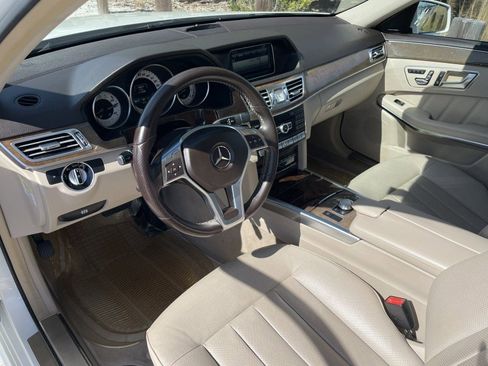 Used 2014 Mercedes-Benz E 550 4MATIC Sedan image 9