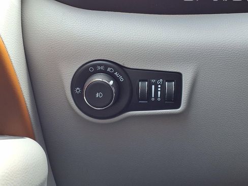 Used 2023 Jeep Compass Limited AWD/4WD image 17