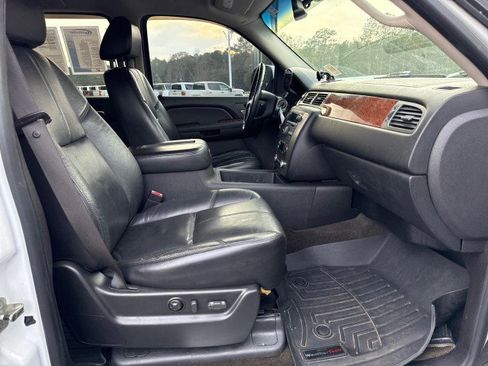 Used 2007 GMC Yukon XL SLT w/ SLT Preferred Equipment Group image 14