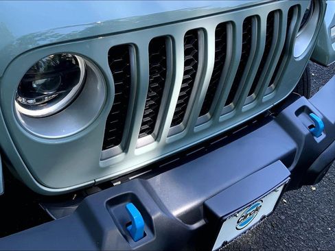 Used 2023 Jeep Wrangler Unlimited Sahara w/ Cold Weather Group AWD/4WD image 25