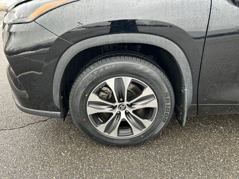 Used 2024 Toyota Highlander XLE image 29