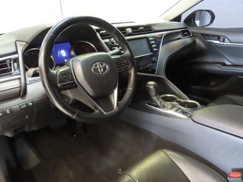Used 2018 Toyota Camry XSE FWD image 4