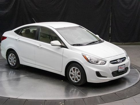 Used 2014 Hyundai Accent GLS image 2