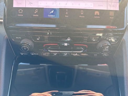 Certified 2023 Jeep Grand Cherokee Limited image 18