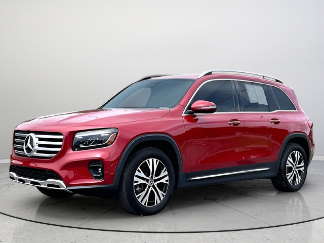 Used 2025 Mercedes-Benz GLB 250 4MATIC image 3