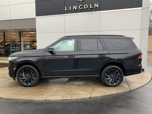 New 2026 Lincoln Navigator Reserve w/ Jet Appearance Package image 9