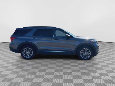 Used 2023 Ford Explorer XLT w/ Equipment Group 202A AWD/4WD image 9
