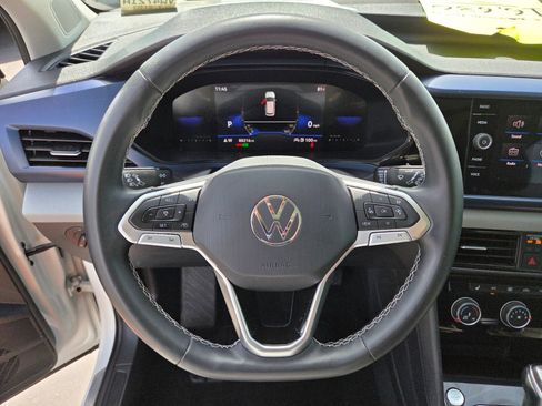 Used 2023 Volkswagen Taos SE w/ Panoramic Sunroof Package FWD image 9