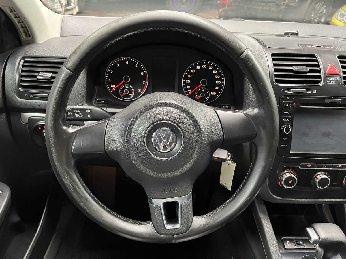 Used 2010 Volkswagen Jetta Limited Edition FWD image 12