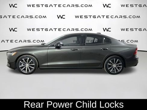 Used 2022 Volvo S60 B5 Momentum w/ Premium Package image 5