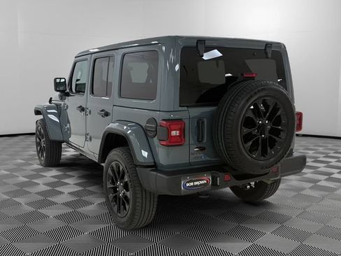 Used 2025 Jeep Wrangler Unlimited Sahara w/ Safety Group AWD/4WD image 3