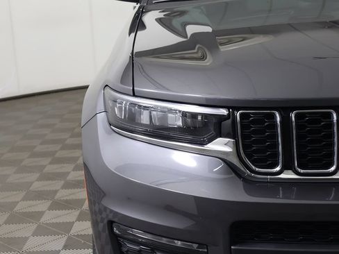 Used 2022 Jeep Grand Cherokee L Limited AWD/4WD image 17