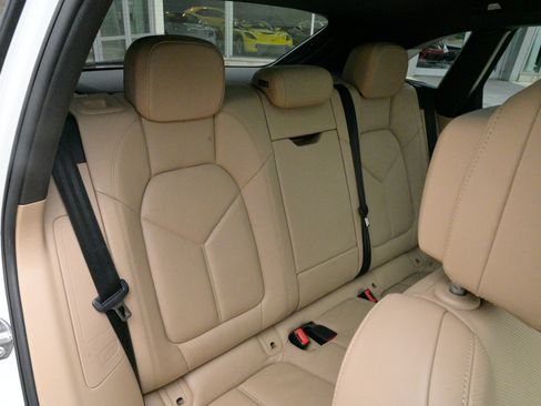 Used 2020 Porsche Macan image 48