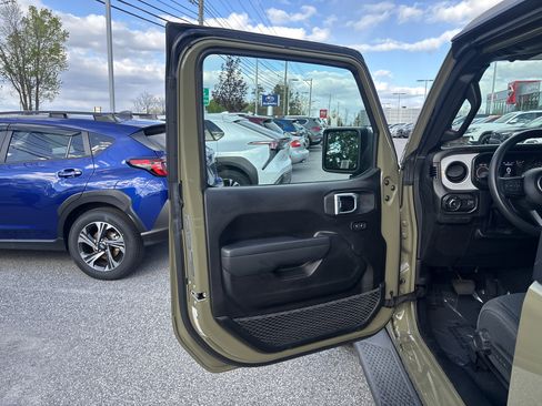 Used 2025 Jeep Wrangler Sport image 19