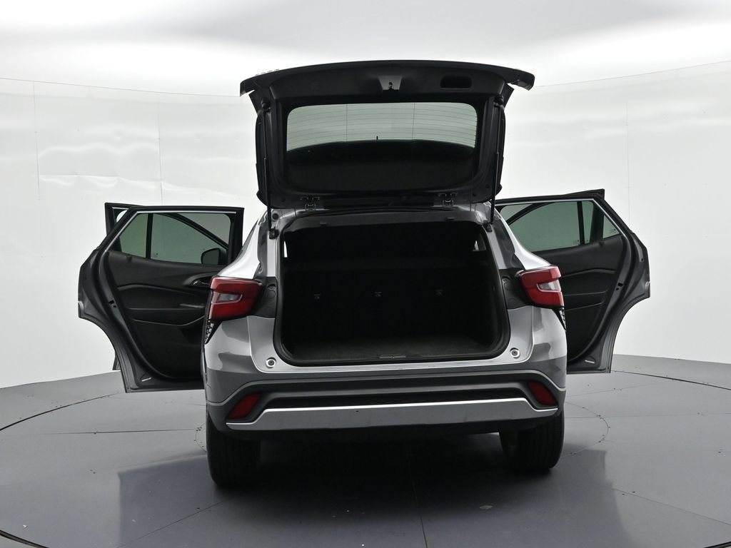 Used 2025 Chevrolet Trax LT FWD image 28