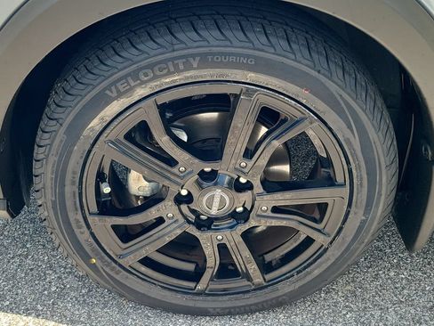 Used 2023 Nissan Kicks SV FWD image 7