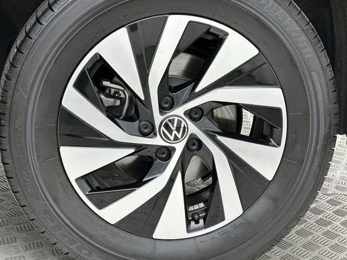 Certified 2025 Volkswagen Tiguan S AWD/4WD image 10