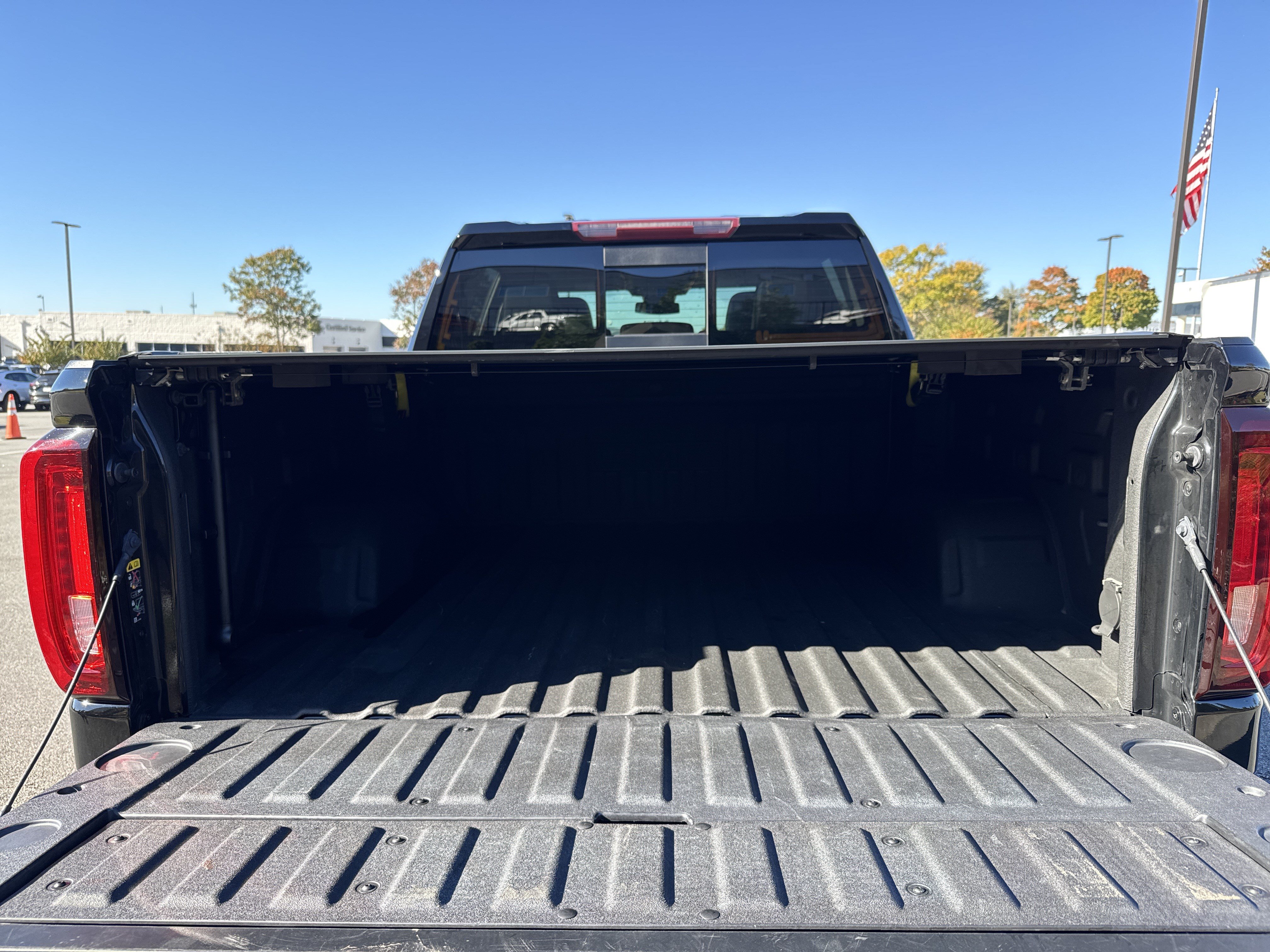 Used 2023 GMC Sierra 1500 SLT w/ SLT Premium Plus Package AWD/4WD image 32